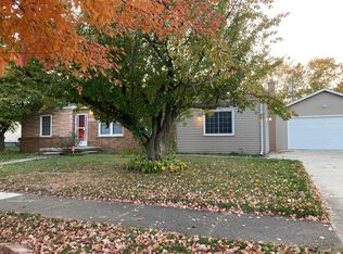 18291 Floral St, Livonia, MI 48152