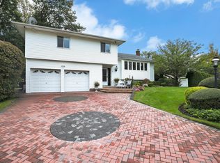 25 Wheatley Ave, Albertson, NY 11507