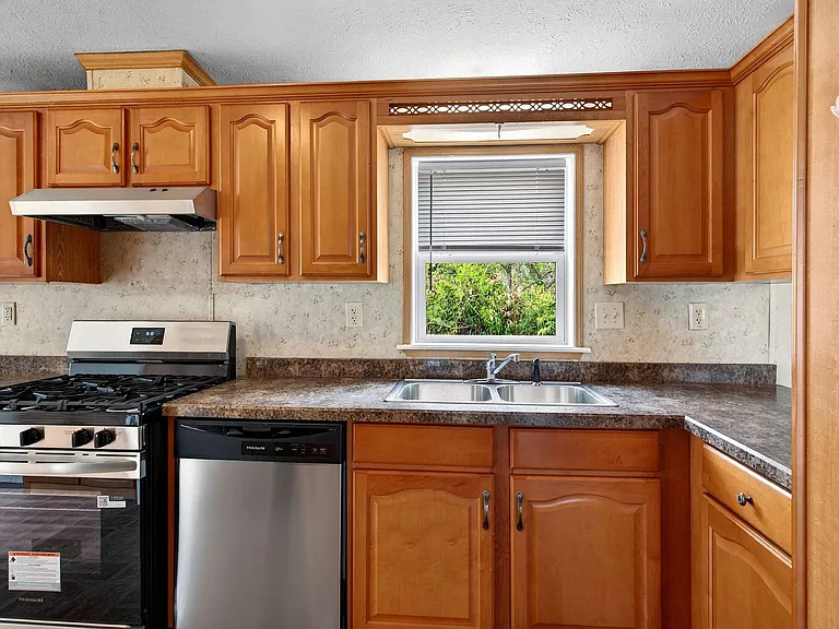 15 W Redwood Ave — Photo 45