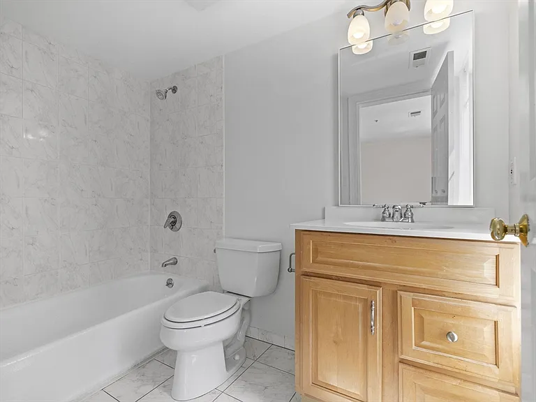 408 E 3rd St #5 — Photo 12