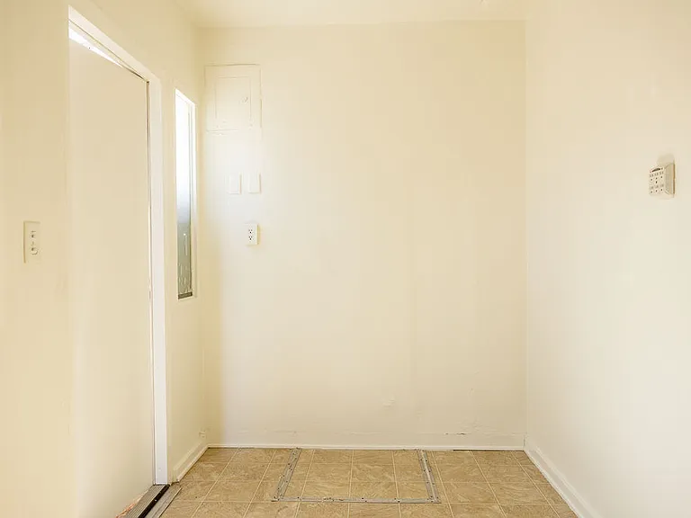 52 W Center St #B — Photo 15
