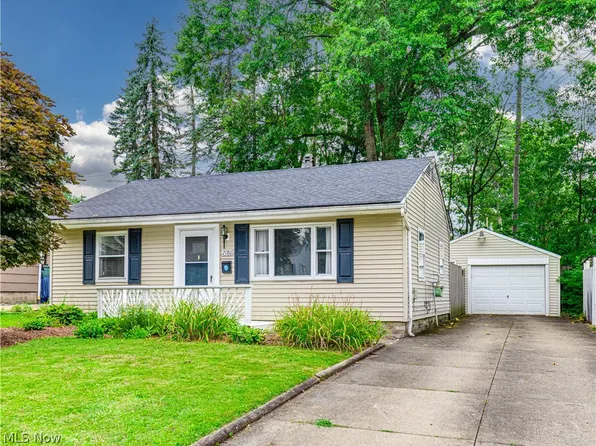 2180 Schubert St, Cuyahoga Falls, OH 44221