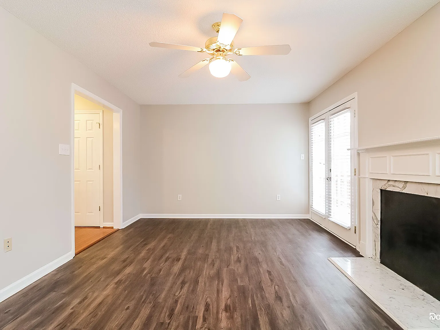 3 bed, 2.0 bath, 1290 sqft, $1,855 — Photo 4