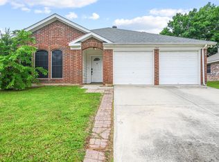 737 Thousand Oaks Dr, Lake Dallas, TX 75065