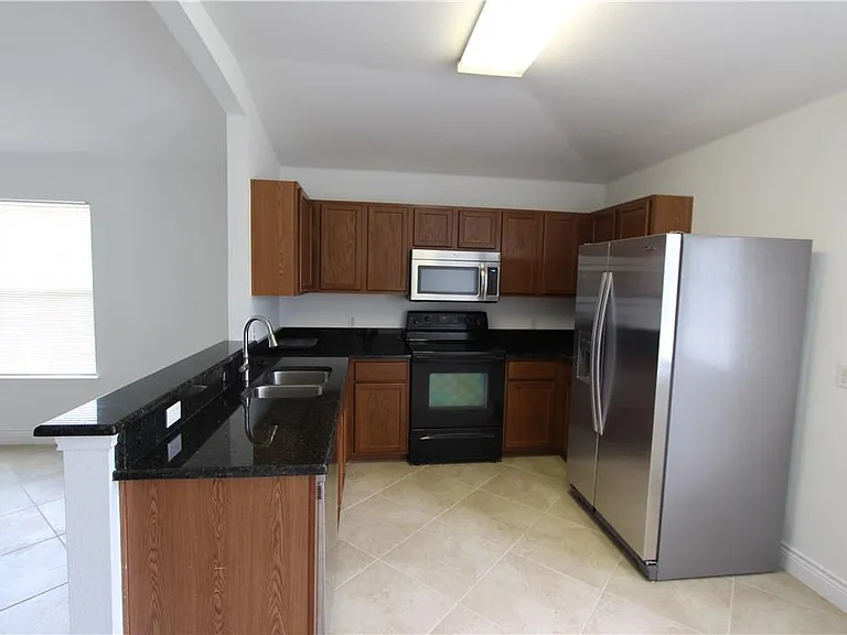 215 Jennifer Ln — Photo 4