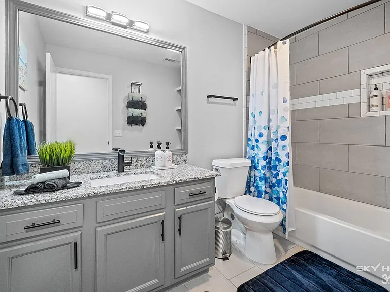 729 S Erika Ave — Photo 36