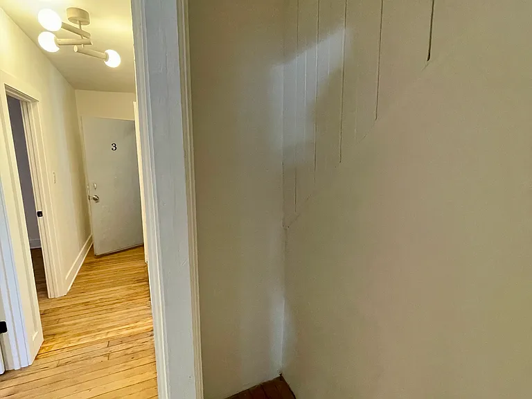 725-727 Warren St #3 — Photo 13