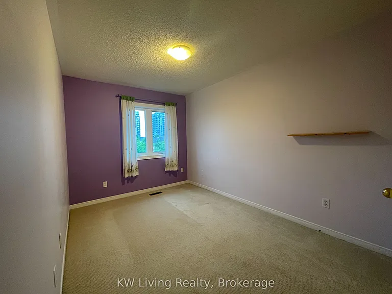 60 Coburg Cres — Photo 24