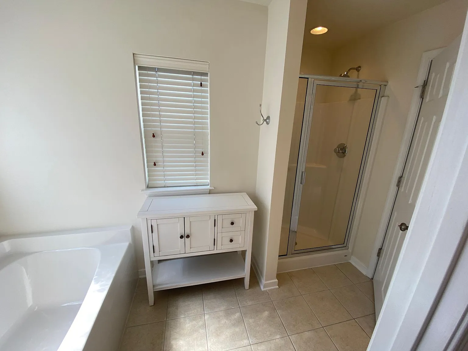 3 bed, 2.5 bath, 2223 sqft, $2,650 — Photo 3