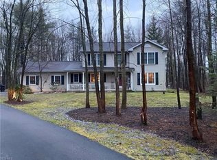 10215 Widgeon Dr, Chagrin Falls, OH 44023