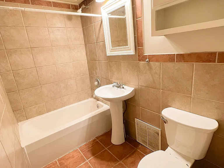 79 Groton Ave — Photo 5