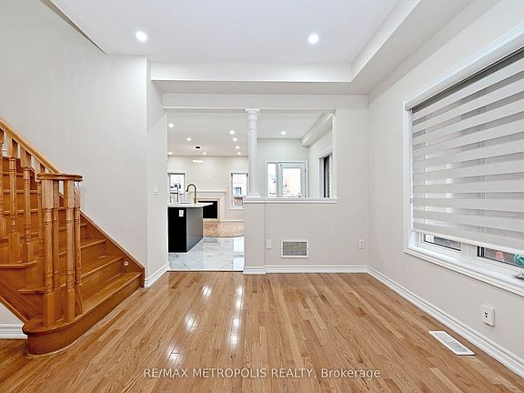 5th image of 30 Wasaga Rd