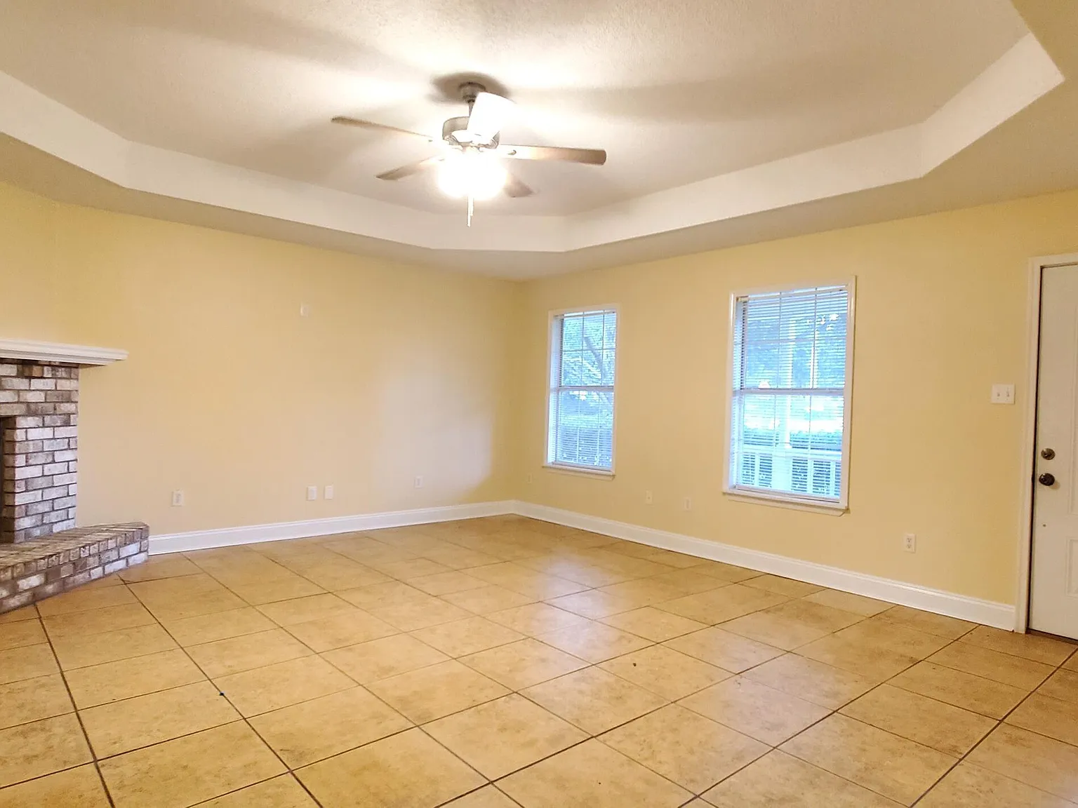 3 bed, 2.0 bath, 1768 sqft, $1,625 — Photo 2