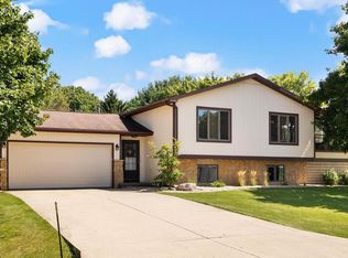 2412 Wayne Cir, Mc Farland, WI 53558