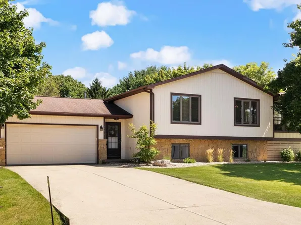 2412 Wayne Circle, Mcfarland, WI 53558