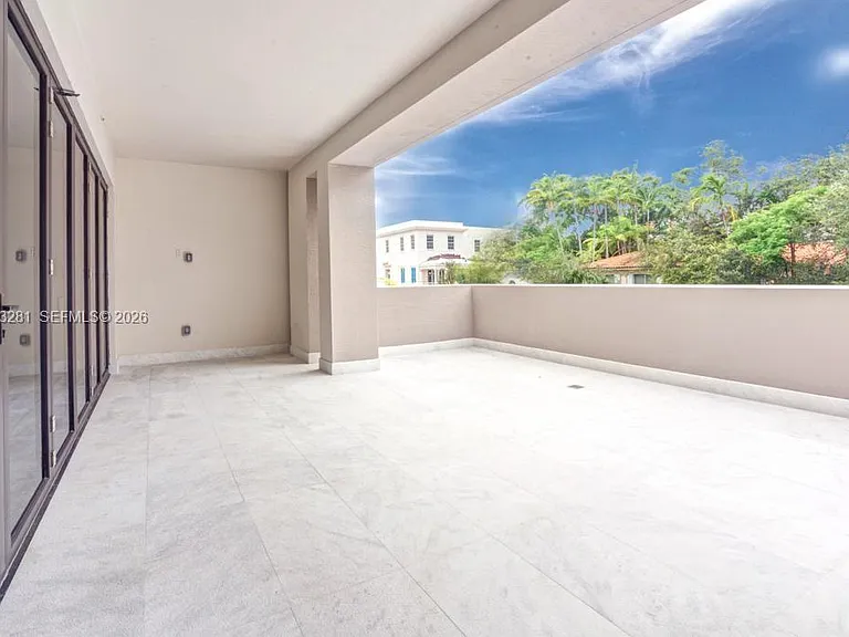 718 Valencia Ave #202 — Photo 17