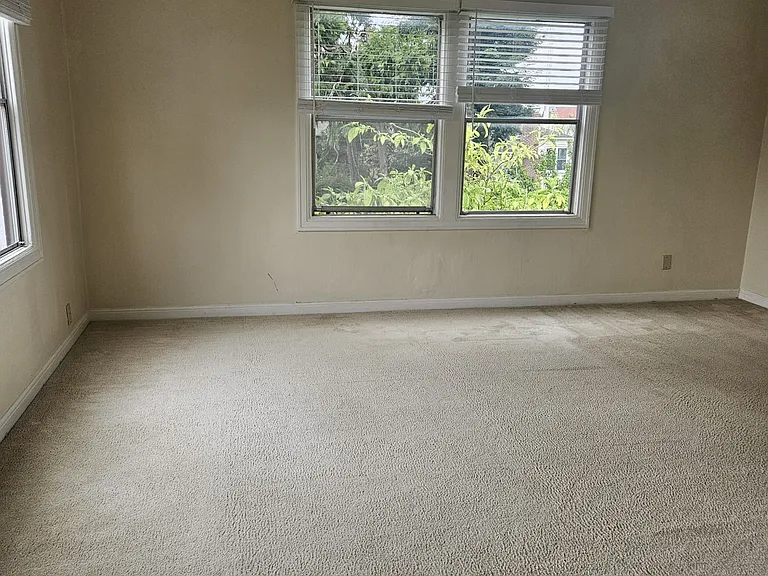 1021 Warfield Ave #5 — Photo 9