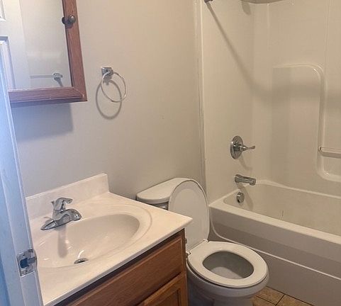 3rd image of 401 401/405/409 E Mill St #5