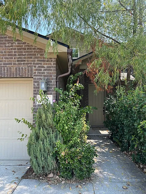 4 bed, 2.5 bath, 2461 sqft, $2,500 — Photo 3