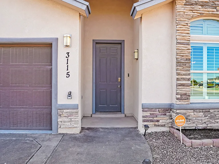 3115 Red Creek Dr — Photo 2
