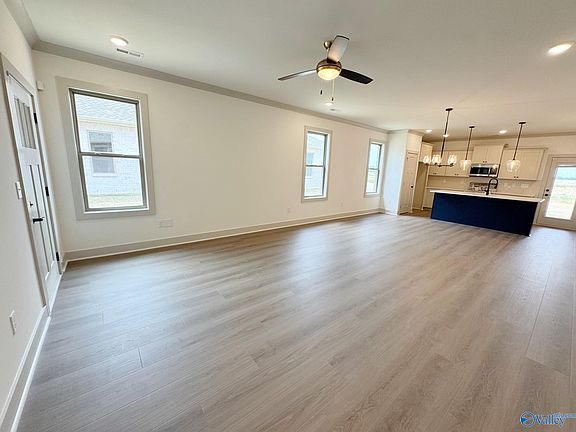 3rd image of 1040 Maplehurst St
