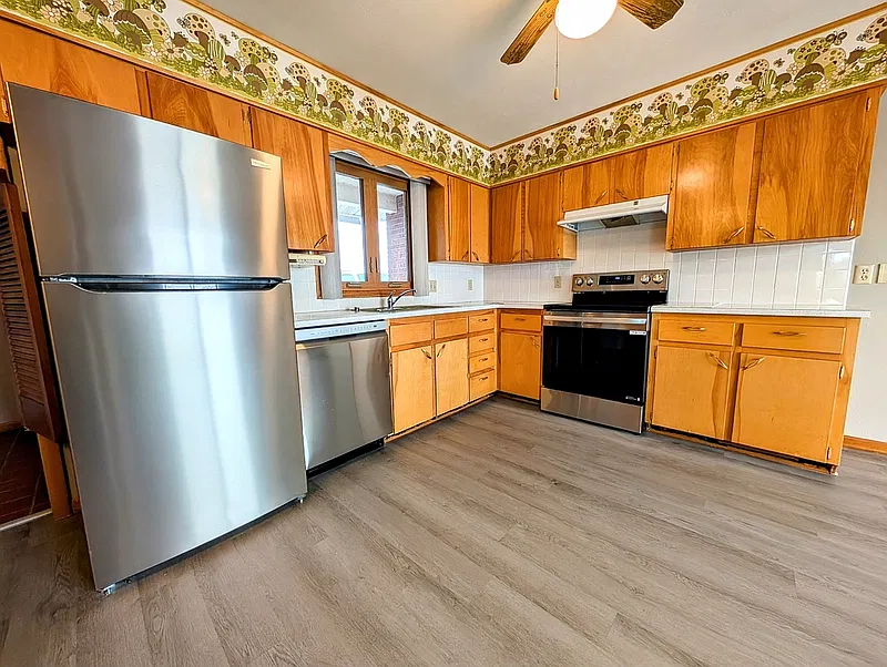 3 bed, 2.5 bath, 1346 sqft, $1,445 — Photo 3