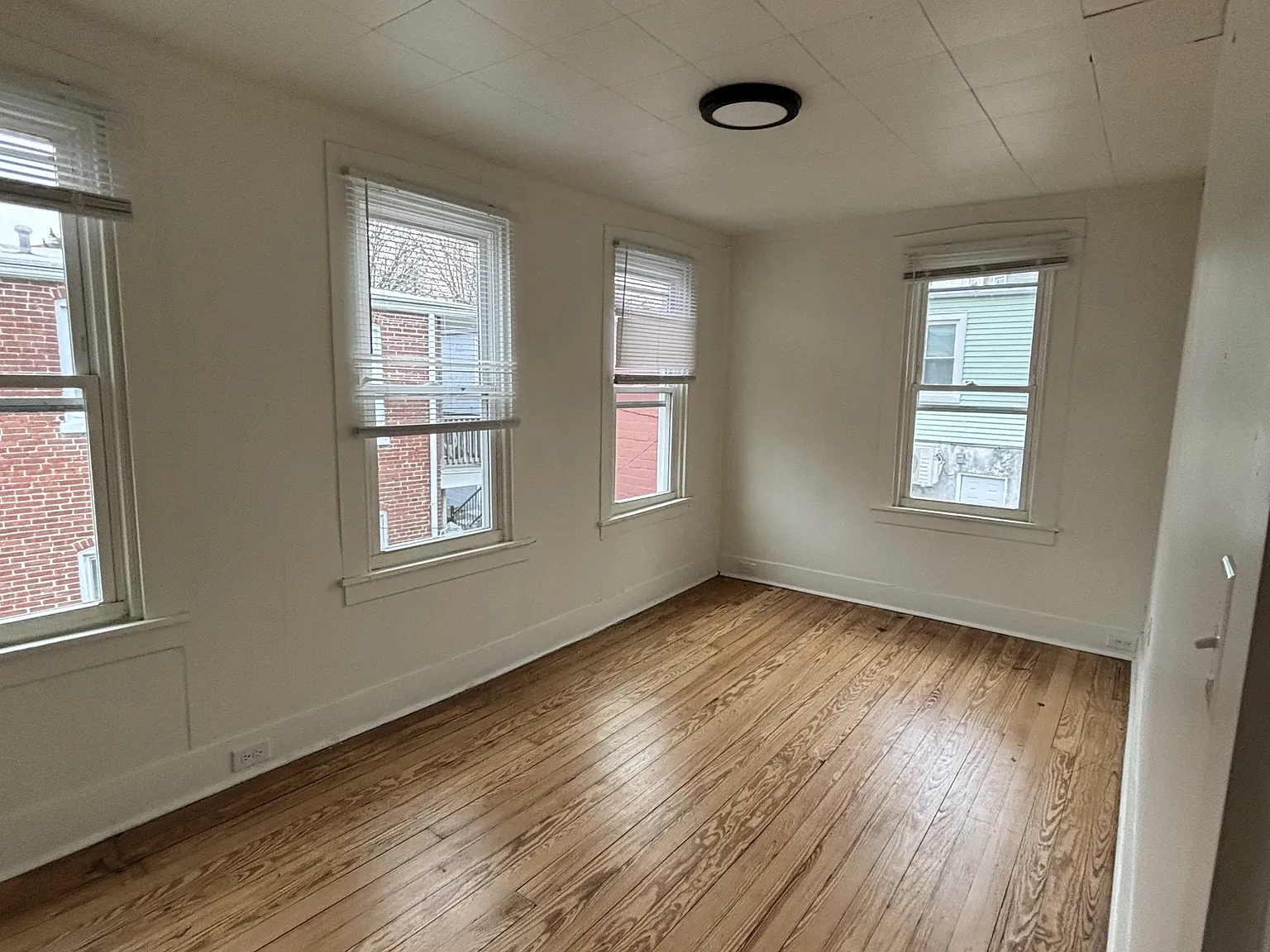 28 Caroline Street - 1 — Photo 3