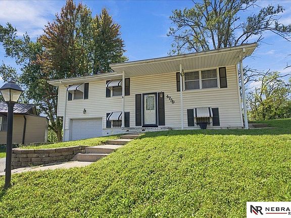 3rd image of 4739 Laurel Ave