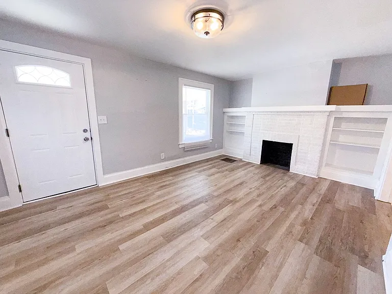 850 E Whittier St — Photo 6