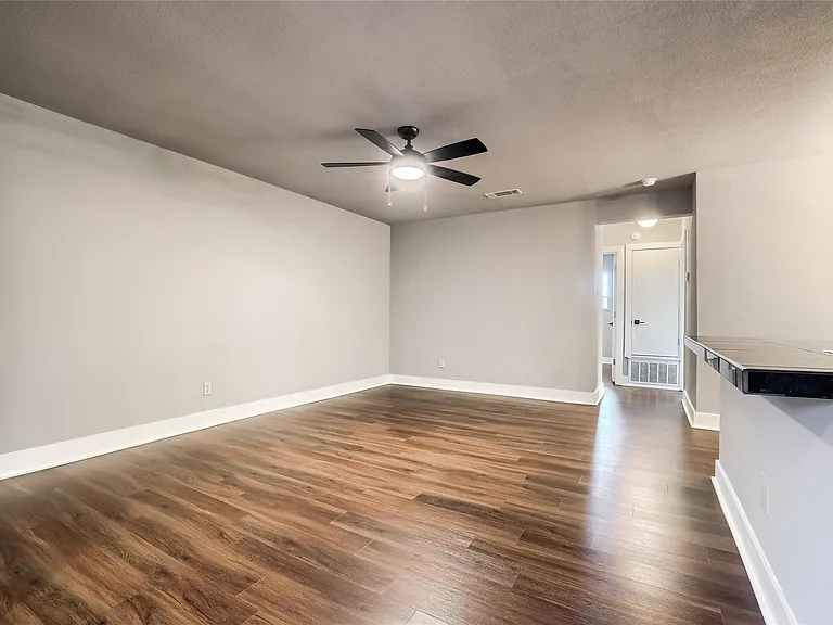 5909 Lago Vista Way #D — Photo 12