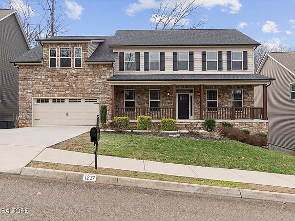 2nd image of 1237 Peake Ln