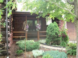 44 Village St, Northford, CT 06472