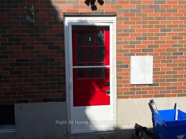 778 Olive Ave #Basement, Oshawa, ON L1H 2S3