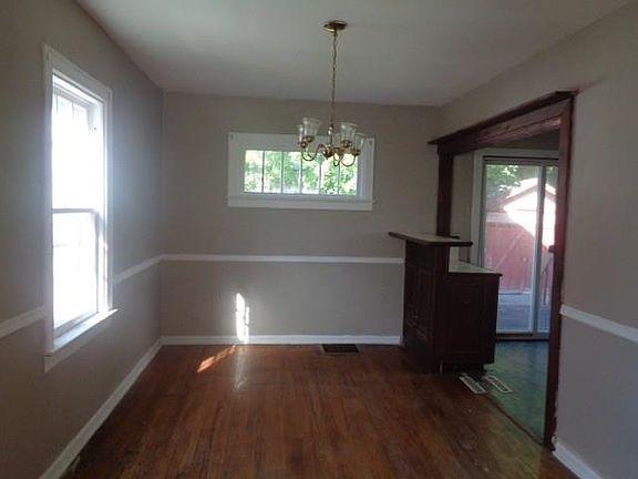 4th image of 236 Malverne Dr