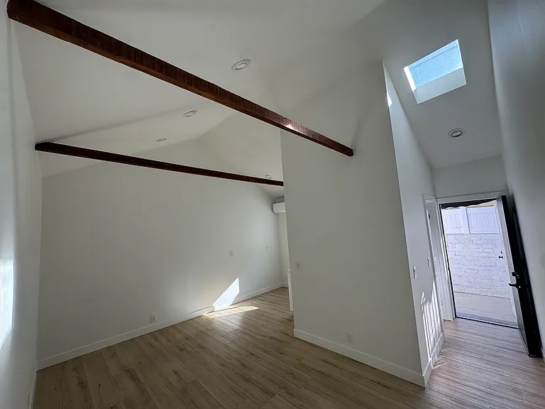 808B Burchett St — Photo 7