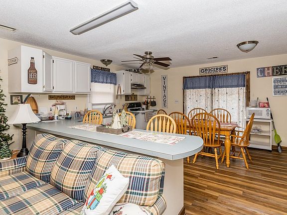 4th image of 215 Wildwood Cir