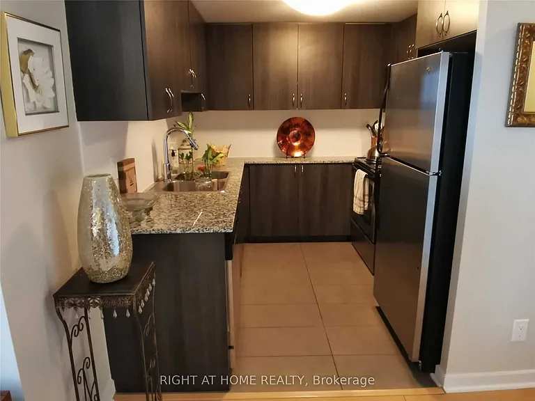 1235 Bayly St #512 — Photo 3