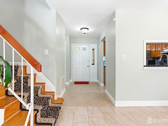 3rd image of 103 Timber Oaks Rd