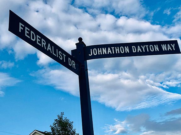 3rd image of 482 Jonathon Dayton Way