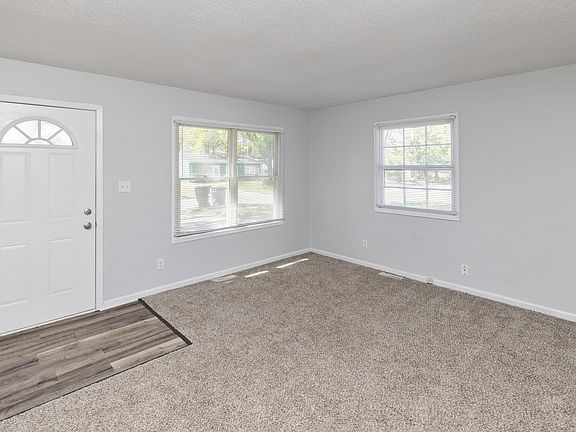 4th image of 4030 E Seneca Ave