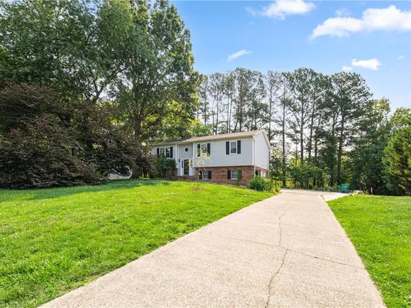 2114 Margaret Dr, Mount Airy, NC 27030