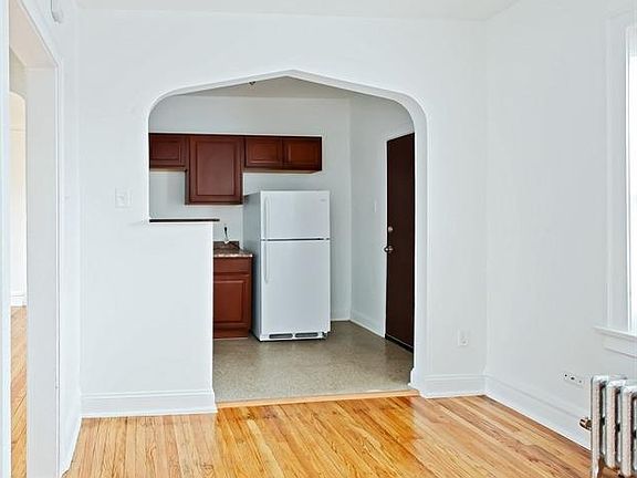 4th image of 10201 S Saint Lawrence Ave #2