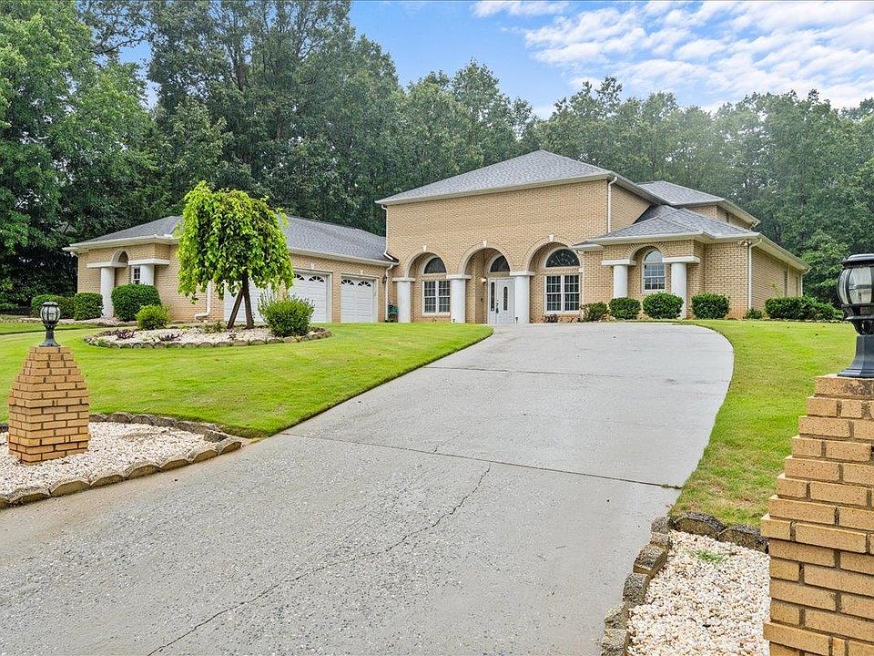 1st image of 444 S Oakley Ln