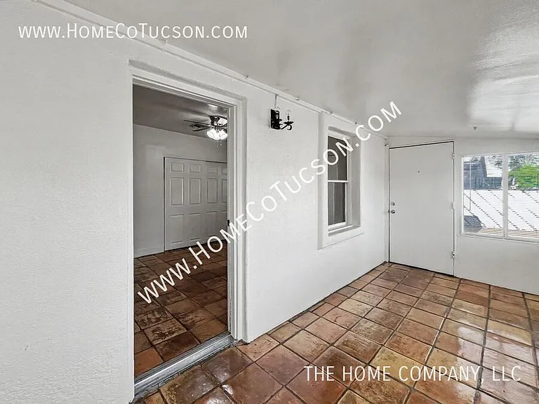 4564 E Seneca St — Photo 7