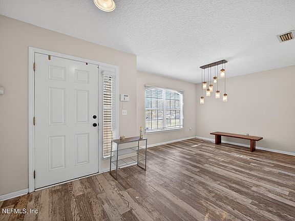 5th image of 14262 CRESTWICK Drive W
