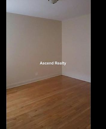 4th image of 6111 S King Dr APT 2