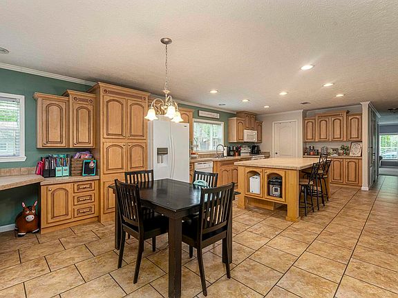5th image of 213 Newman Dr