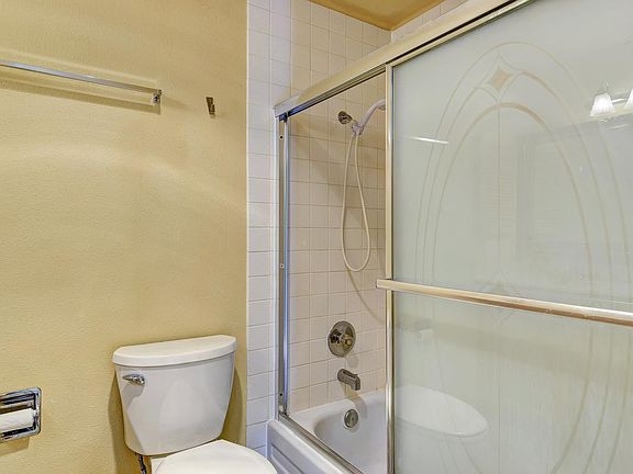 3rd image of 11008 NE 68th St APT 727