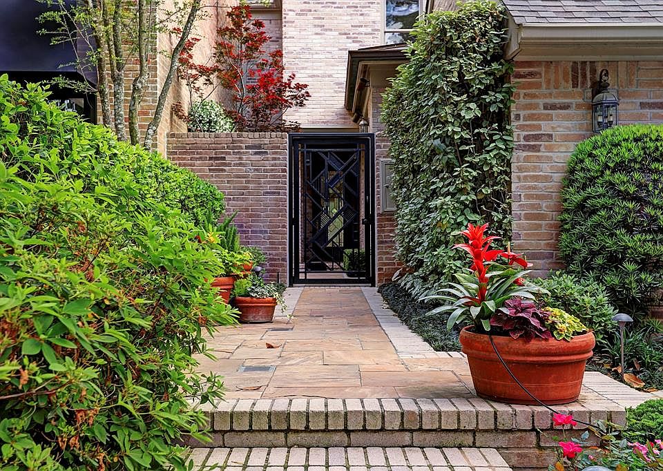 1st image of 122 Glynn Way Dr
