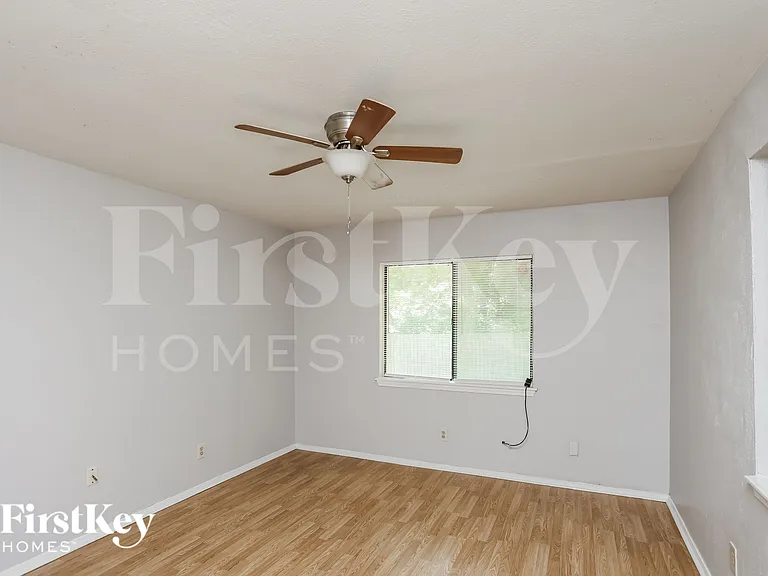 608 Nora Ln — Photo 7